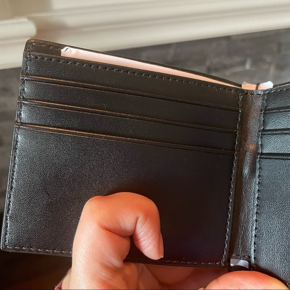 Michael Kors Men Jet Set Wallet - Picture 8 of 13